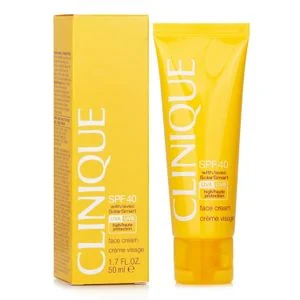Clinique Face Cream Solar Smart with SPF 40 Sunscreen. Moisturizes, Prevent formation of Wrinkles, Dark spots & other signs of aging, Protect against burning effects of UVA and UVB rays & Anti-Aging