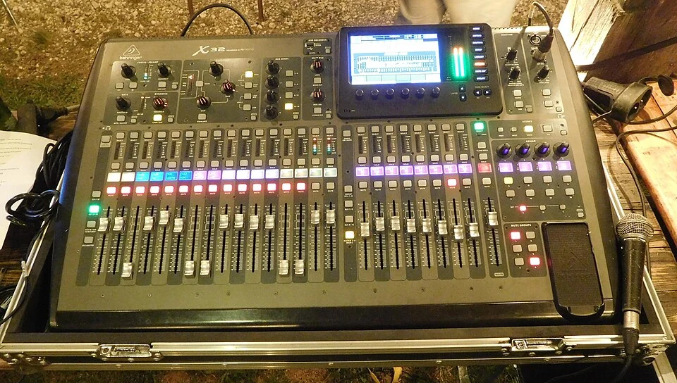 Behringer X32